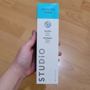Artistry Studio Glow Boss